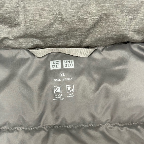 Women’s Uniqlo Puffy Vest - Picture 5 of 5